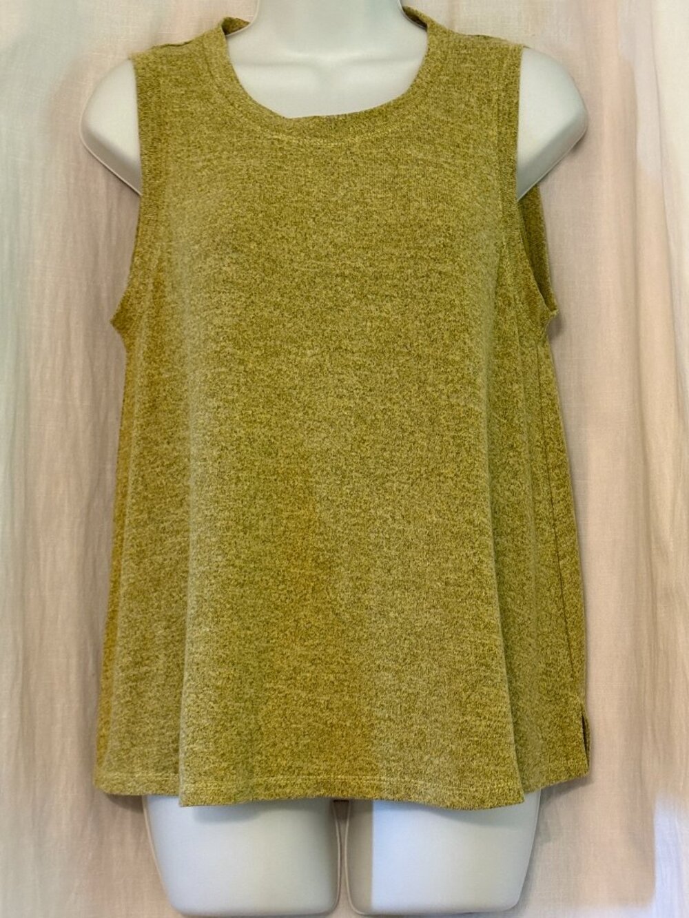 Chelsea & Violet Chartreuse Sleeveless Scoop Neck Top, Size S